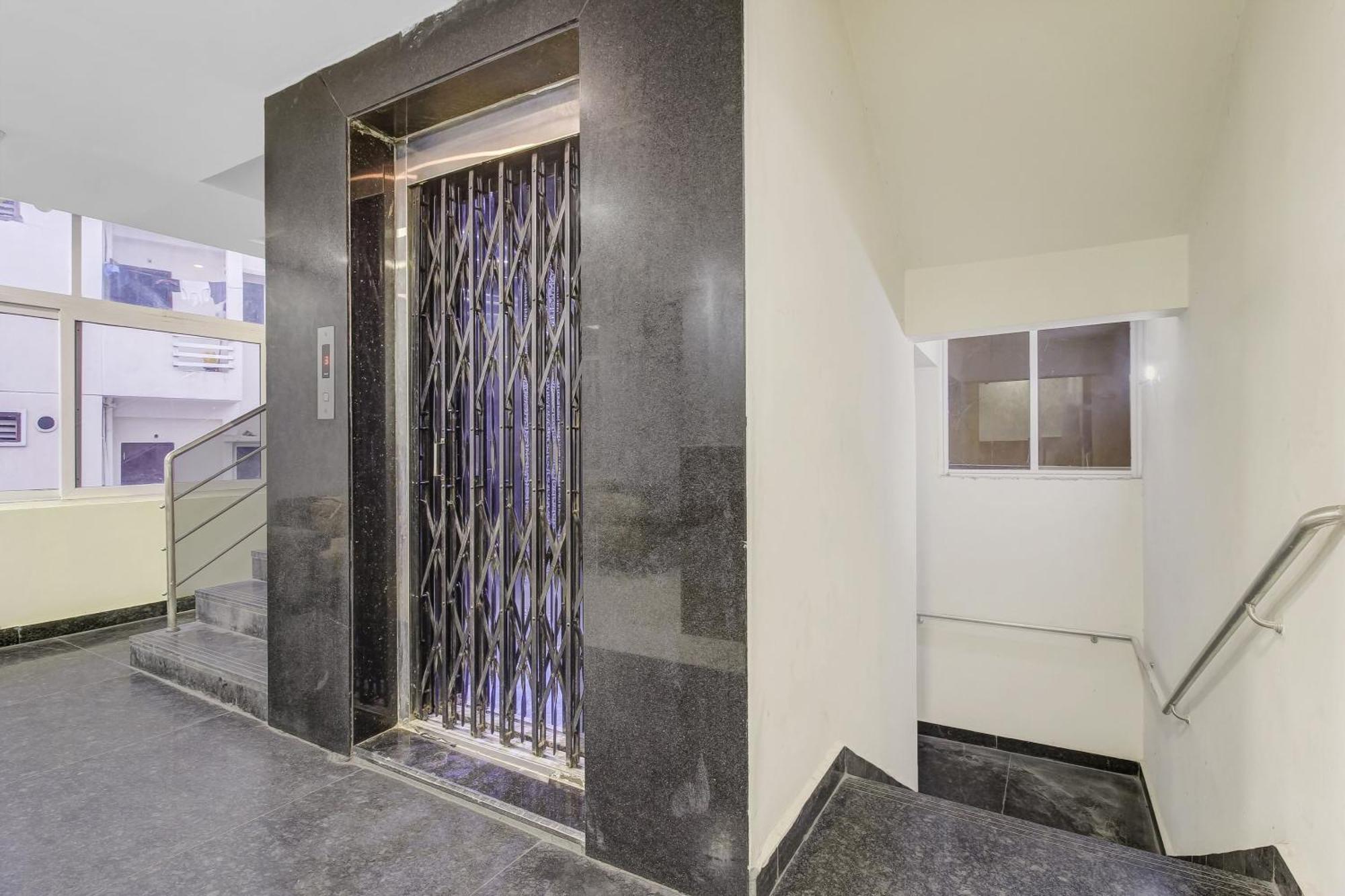 Collection O Galaxy Suites Hyderabad Exterior foto