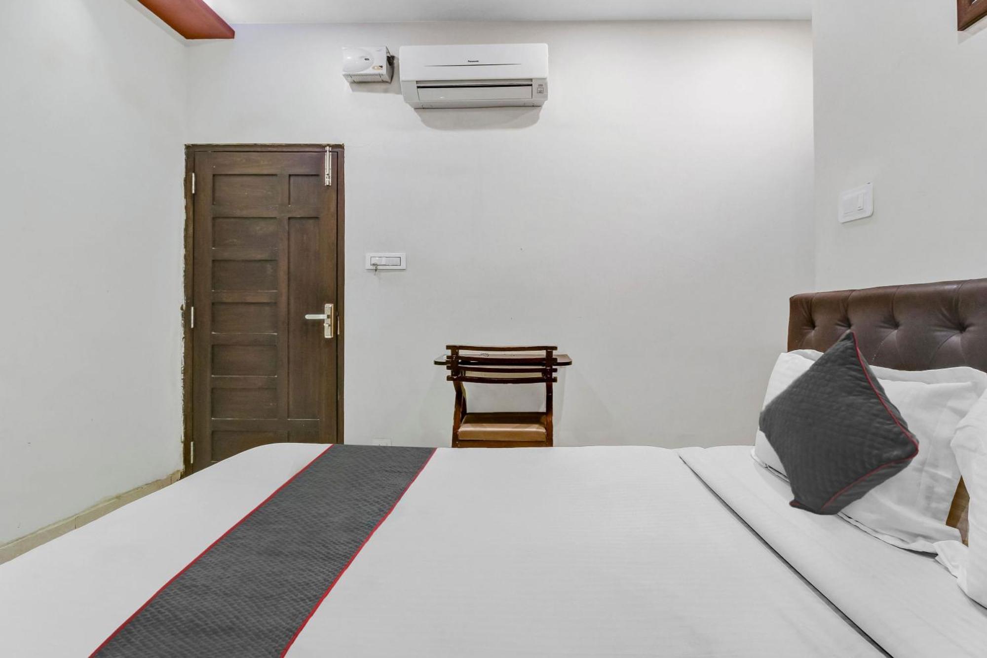 Collection O Galaxy Suites Hyderabad Exterior foto