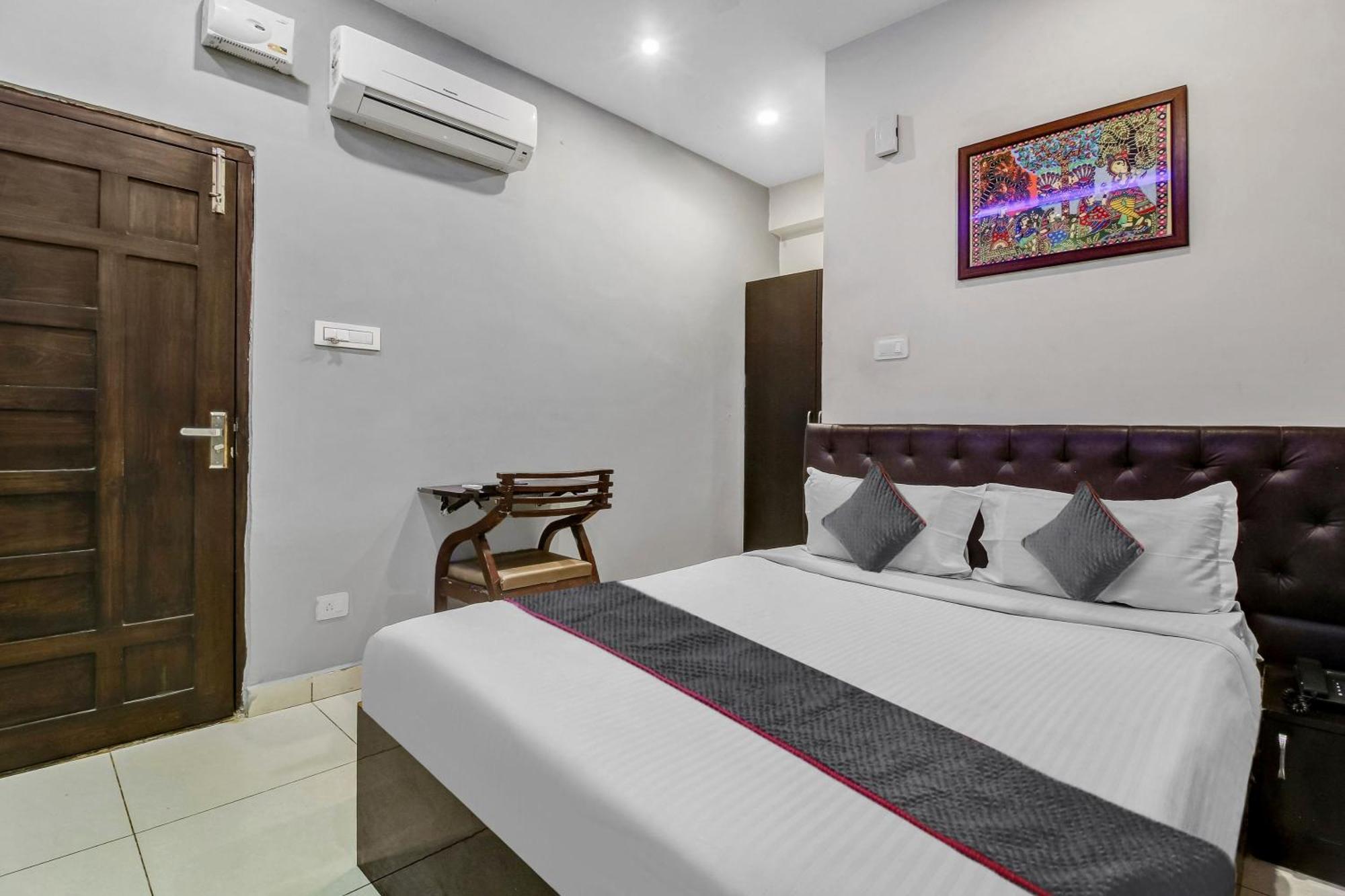 Collection O Galaxy Suites Hyderabad Exterior foto