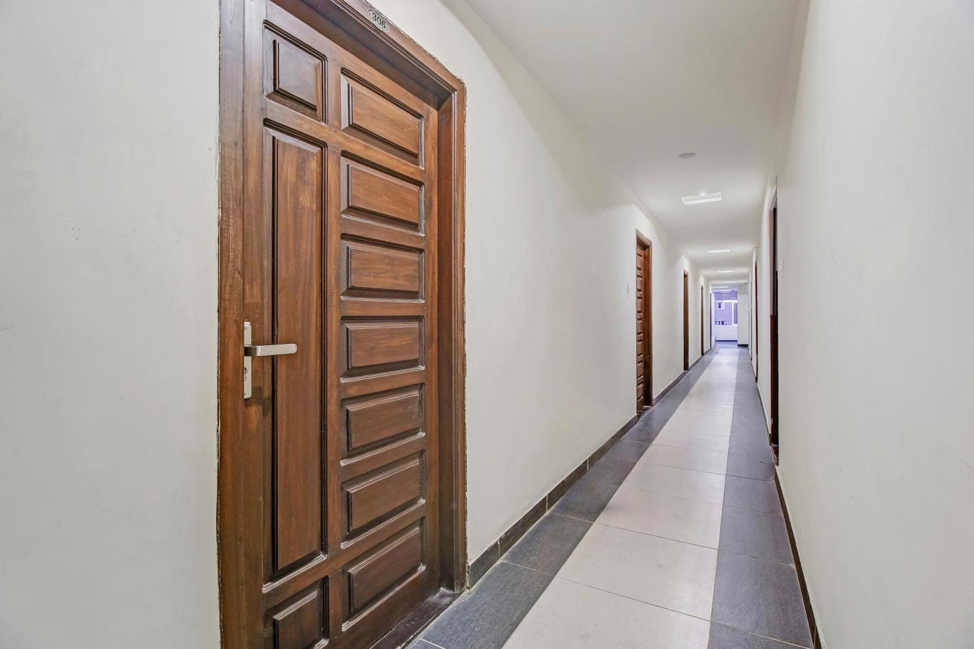 Collection O Galaxy Suites Hyderabad Exterior foto